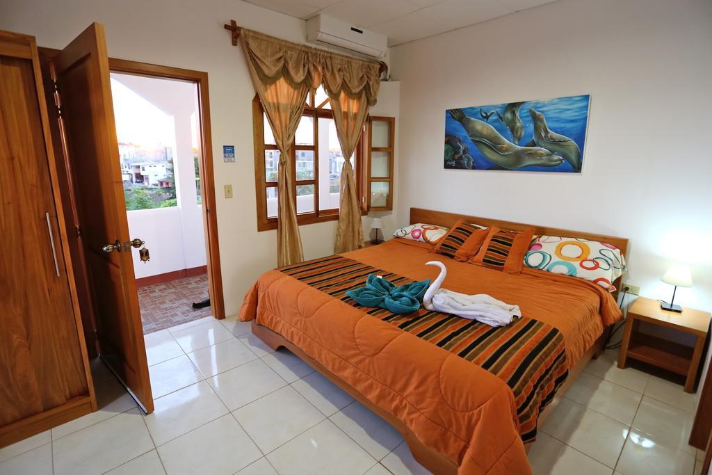 The Galapagos Pearl B&B Puerto Ayora  Exterior photo